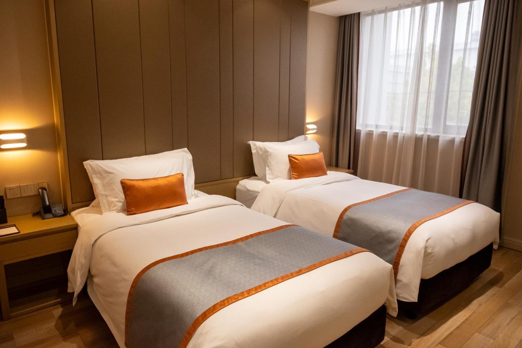 Shanghai-Deco Hotel-Free Shuttle Bus To Pudong Airport And Disneyland Экстерьер фото