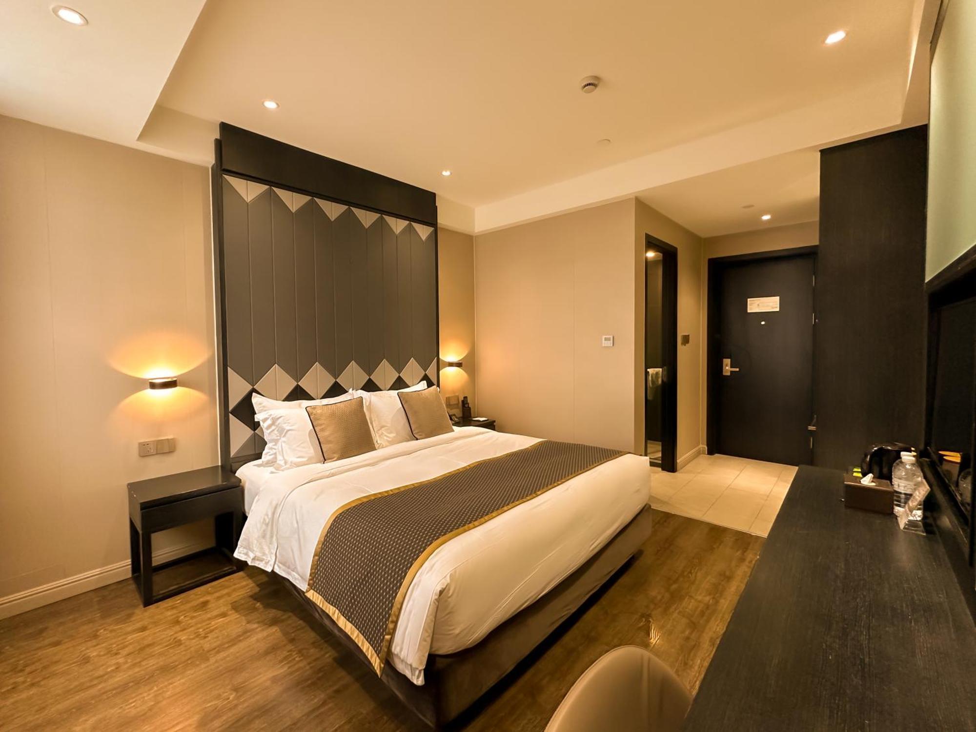 Shanghai-Deco Hotel-Free Shuttle Bus To Pudong Airport And Disneyland Экстерьер фото
